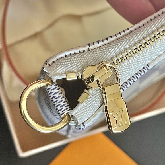 💔 SOLD NEW Pochette Accessoires Damier Azur - Picture 3 of 8